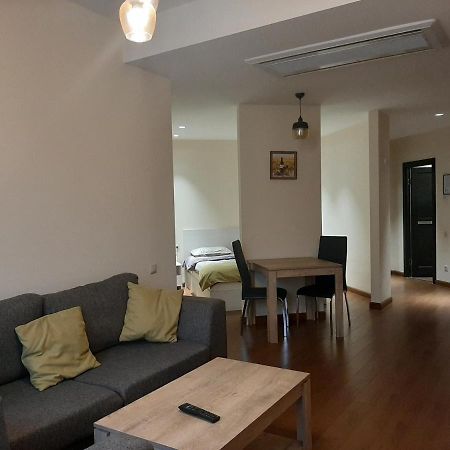 Pride Properties Welcomes You At 17 Buzant St 11-166 Yerevan Armenia Esterno foto